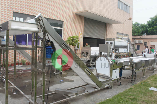 我公司為煙臺(tái)LGX公司配置2條蔬菜加工生產(chǎn)線