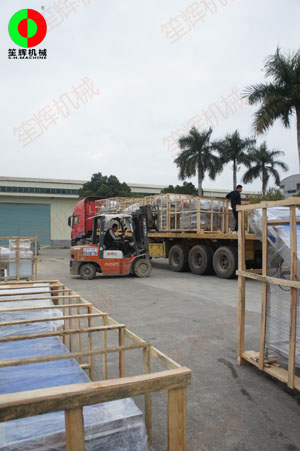 蔬果清洗加工生產(chǎn)線春節(jié)前專車發(fā)貨上?？蛻?！