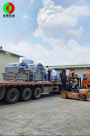 客戶訂購的智能渦流清洗線裝車出貨！